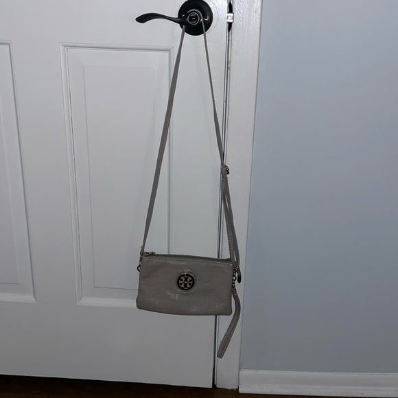 Tory Burch Style Leather Crossbody - Picture 2 of 12